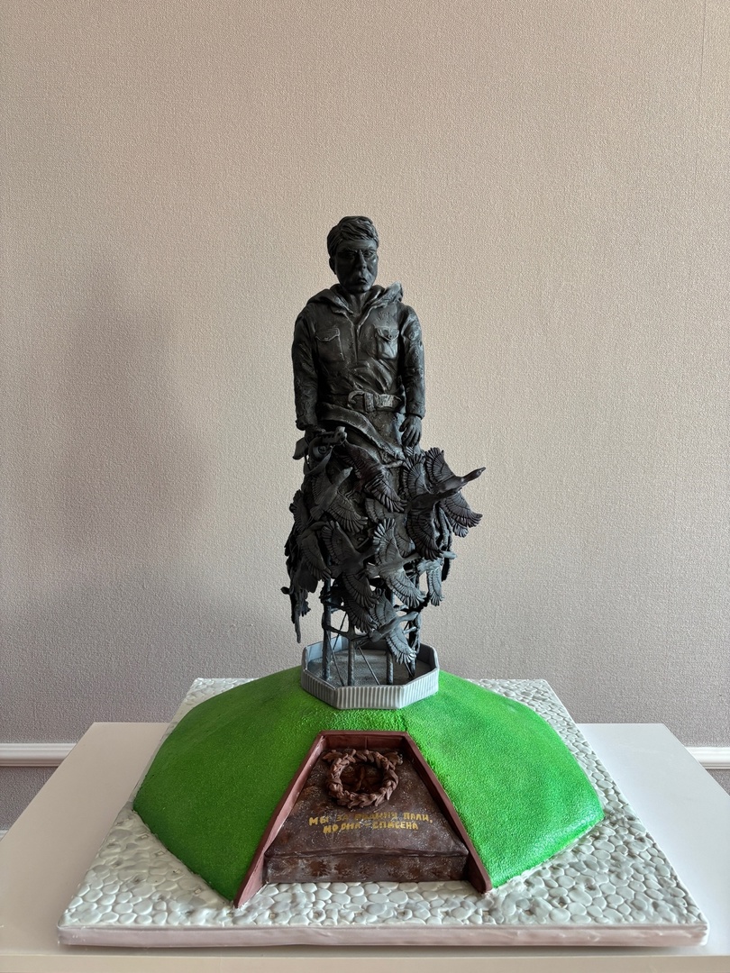 Кондитеры из Владимирской области вновь бросили вызов гравитации. На международном чемпионате в Москве три мастерицы представили сладкие композиции, которые впору назвать инженерными объектами. Сложно поверить, что каждая конструкция съедобна! О создании шедевров «Ключ-Медиа» рассказали их авторы.