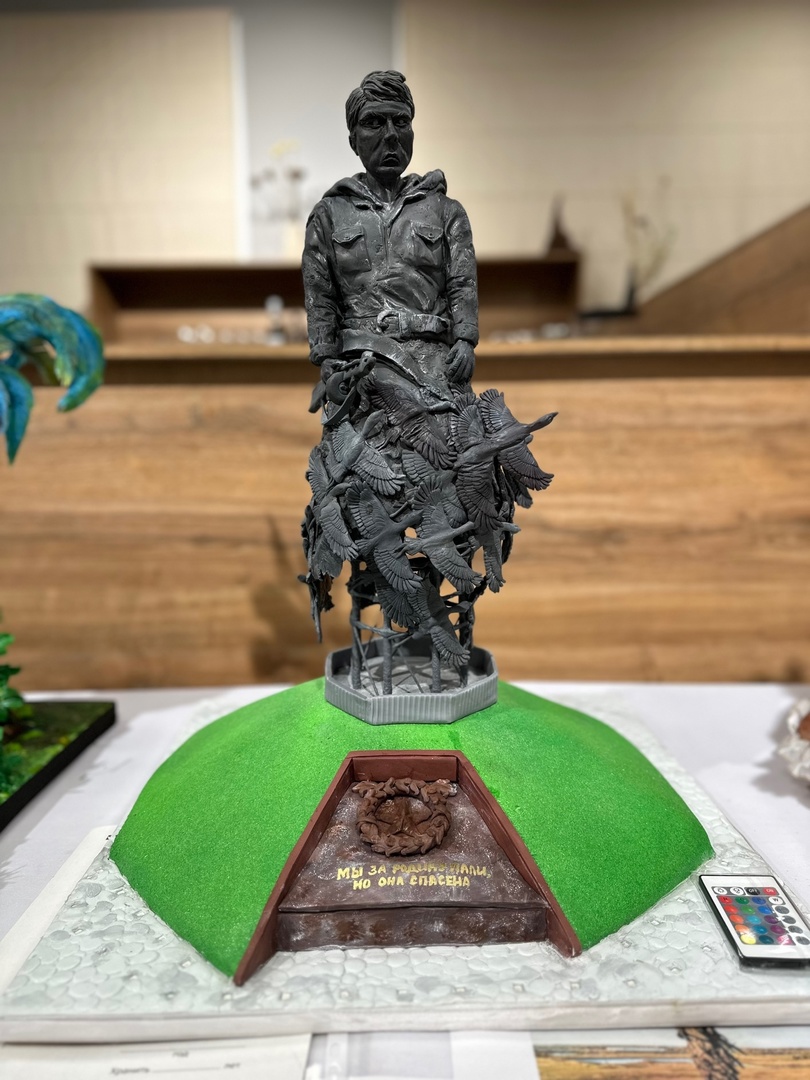 Кондитеры из Владимирской области вновь бросили вызов гравитации. На международном чемпионате в Москве три мастерицы представили сладкие композиции, которые впору назвать инженерными объектами. Сложно поверить, что каждая конструкция съедобна! О создании шедевров «Ключ-Медиа» рассказали их авторы.