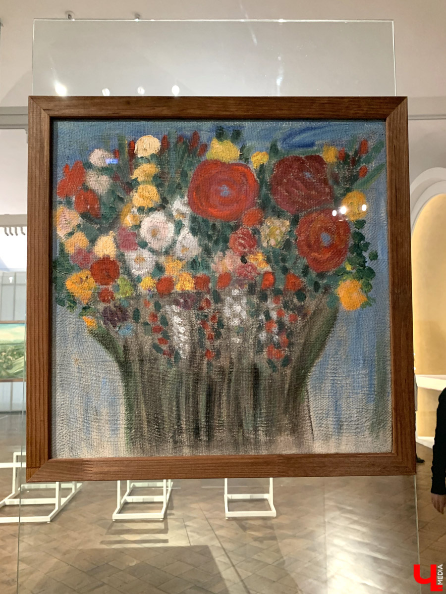 Апрельский снегопад вернул в Суздаль атмосферу русской зимы. И лишь в одном месте весна уже успела расплескать свои теплые краски. В выставочном зале кремля открылась выставка «Наивно. Искусство простоты». На ней представлены картины художников-наивистов. Этот яркий, простодушный и такой понятный каждому мир притягивает своей неподдельной чистотой и искренностью.