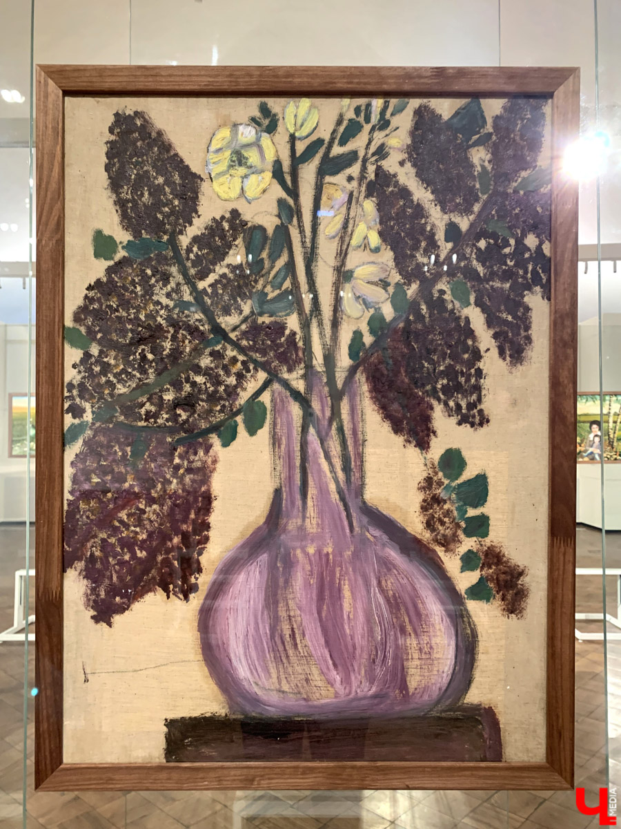 Апрельский снегопад вернул в Суздаль атмосферу русской зимы. И лишь в одном месте весна уже успела расплескать свои теплые краски. В выставочном зале кремля открылась выставка «Наивно. Искусство простоты». На ней представлены картины художников-наивистов. Этот яркий, простодушный и такой понятный каждому мир притягивает своей неподдельной чистотой и искренностью.