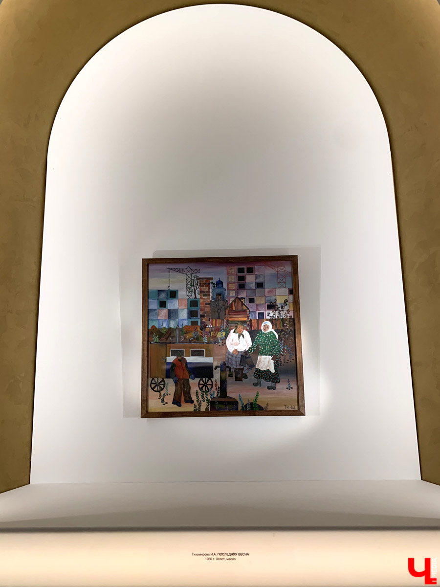 Апрельский снегопад вернул в Суздаль атмосферу русской зимы. И лишь в одном месте весна уже успела расплескать свои теплые краски. В выставочном зале кремля открылась выставка «Наивно. Искусство простоты». На ней представлены картины художников-наивистов. Этот яркий, простодушный и такой понятный каждому мир притягивает своей неподдельной чистотой и искренностью.