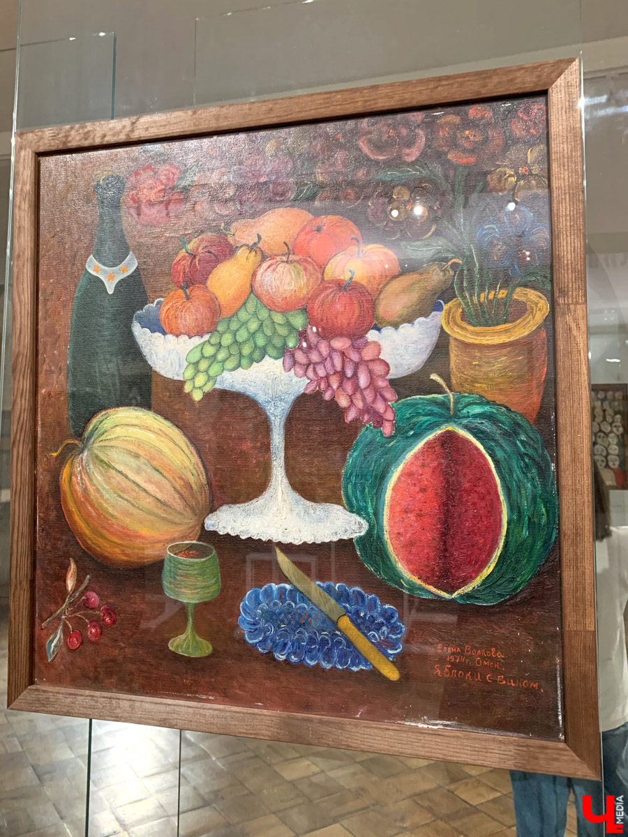 Апрельский снегопад вернул в Суздаль атмосферу русской зимы. И лишь в одном месте весна уже успела расплескать свои теплые краски. В выставочном зале кремля открылась выставка «Наивно. Искусство простоты». На ней представлены картины художников-наивистов. Этот яркий, простодушный и такой понятный каждому мир притягивает своей неподдельной чистотой и искренностью.