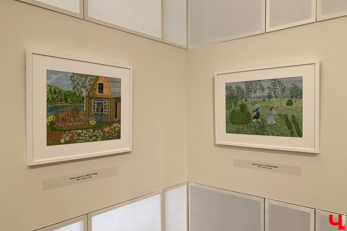 Апрельский снегопад вернул в Суздаль атмосферу русской зимы. И лишь в одном месте весна уже успела расплескать свои теплые краски. В выставочном зале кремля открылась выставка «Наивно. Искусство простоты». На ней представлены картины художников-наивистов. Этот яркий, простодушный и такой понятный каждому мир притягивает своей неподдельной чистотой и искренностью.