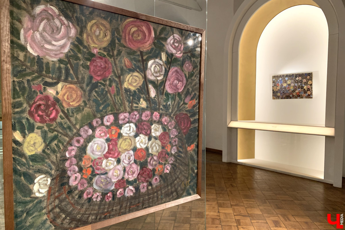 Апрельский снегопад вернул в Суздаль атмосферу русской зимы. И лишь в одном месте весна уже успела расплескать свои теплые краски. В выставочном зале кремля открылась выставка «Наивно. Искусство простоты». На ней представлены картины художников-наивистов. Этот яркий, простодушный и такой понятный каждому мир притягивает своей неподдельной чистотой и искренностью.