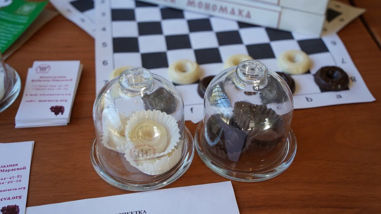 В Костромской области подвели итоги III Межрегионального конкурса «Туристский сувенир Золотого кольца». Из 165 изделий эксперты выбрали лучшие, а именно максимально соответствующие культурному коду конкретного региона. Призовые места заняли также 12 впечатляющих работ от владимирских мастеров. Предлагаем на них взглянуть!