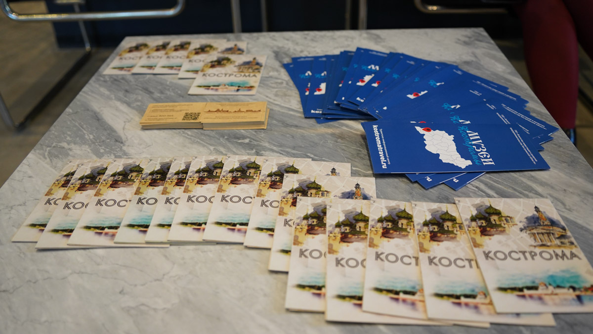 В Костромской области подвели итоги III Межрегионального конкурса «Туристский сувенир Золотого кольца». Из 165 изделий эксперты выбрали лучшие, а именно максимально соответствующие культурному коду конкретного региона. Призовые места заняли также 12 впечатляющих работ от владимирских мастеров. Предлагаем на них взглянуть!