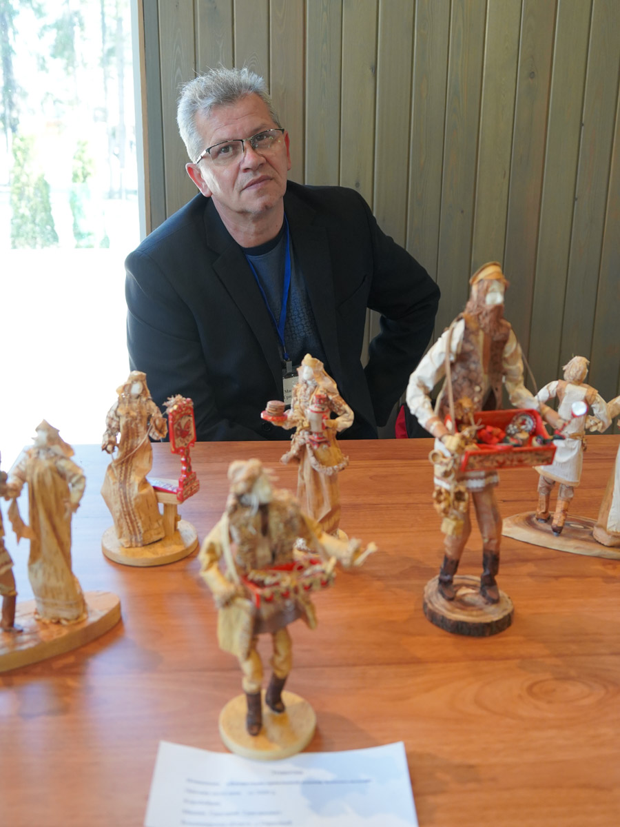 В Костромской области подвели итоги III Межрегионального конкурса «Туристский сувенир Золотого кольца». Из 165 изделий эксперты выбрали лучшие, а именно максимально соответствующие культурному коду конкретного региона. Призовые места заняли также 12 впечатляющих работ от владимирских мастеров. Предлагаем на них взглянуть!