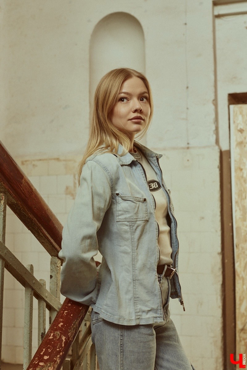 Славные времена наступили! Вещи с налетом ретро теперь можно интегрировать в собственный гардероб. Спасибо моде на стиль девяностых и нулевых. Видеограф из Владимира Марина Северянова дала вторую жизнь маминой одежде. Показываем, как винтажные пиджаки и платье позволили собрать стильные образы.