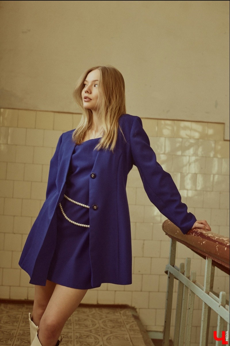 Славные времена наступили! Вещи с налетом ретро теперь можно интегрировать в собственный гардероб. Спасибо моде на стиль девяностых и нулевых. Видеограф из Владимира Марина Северянова дала вторую жизнь маминой одежде. Показываем, как винтажные пиджаки и платье позволили собрать стильные образы.