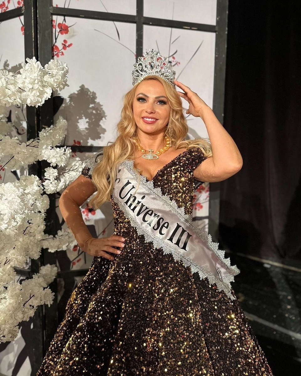 Наталья Аникина не просто модельер, она победительница нескольких конкурсов красоты с глубоким пониманием женской эстетики. Каждый элемент ее творчества пронизан знанием о том, как именно подчеркнуть фигуру, сделав акцент на достоинствах, и создать гармоничный образ.