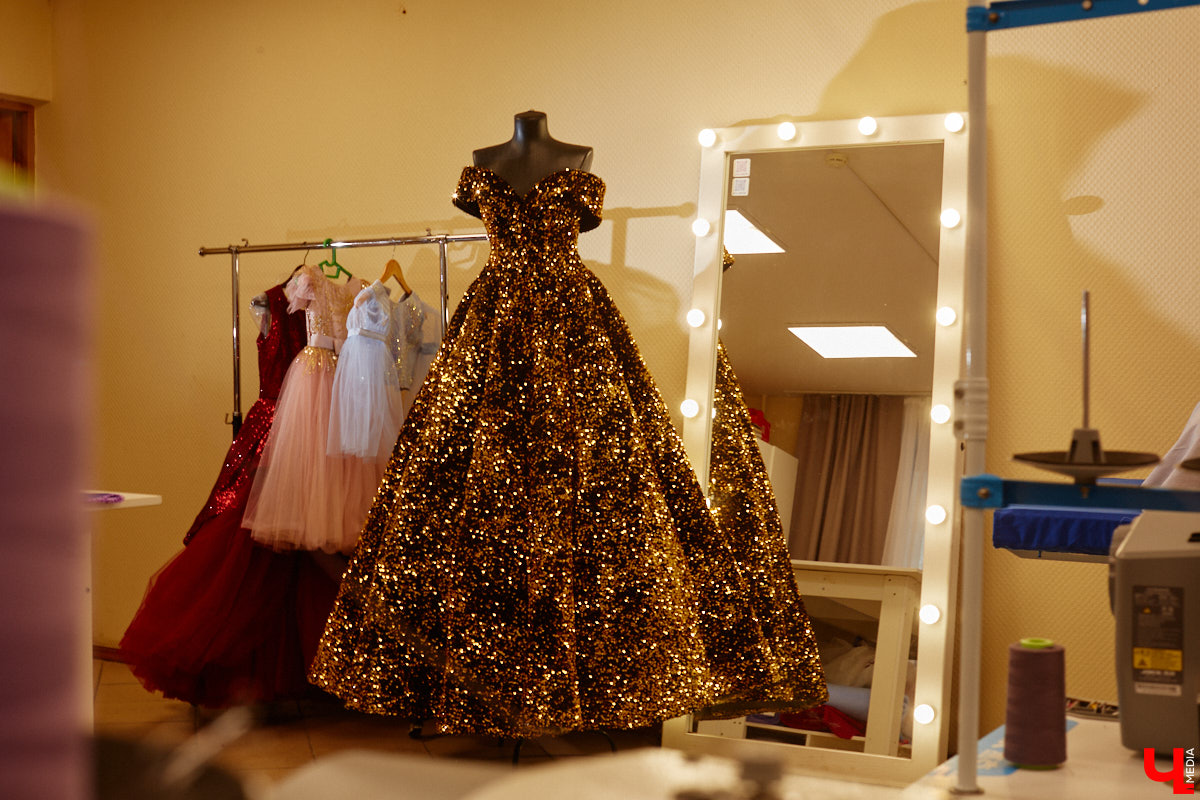 Наталья Аникина не просто модельер, она победительница нескольких конкурсов красоты с глубоким пониманием женской эстетики. Каждый элемент ее творчества пронизан знанием о том, как именно подчеркнуть фигуру, сделав акцент на достоинствах, и создать гармоничный образ.