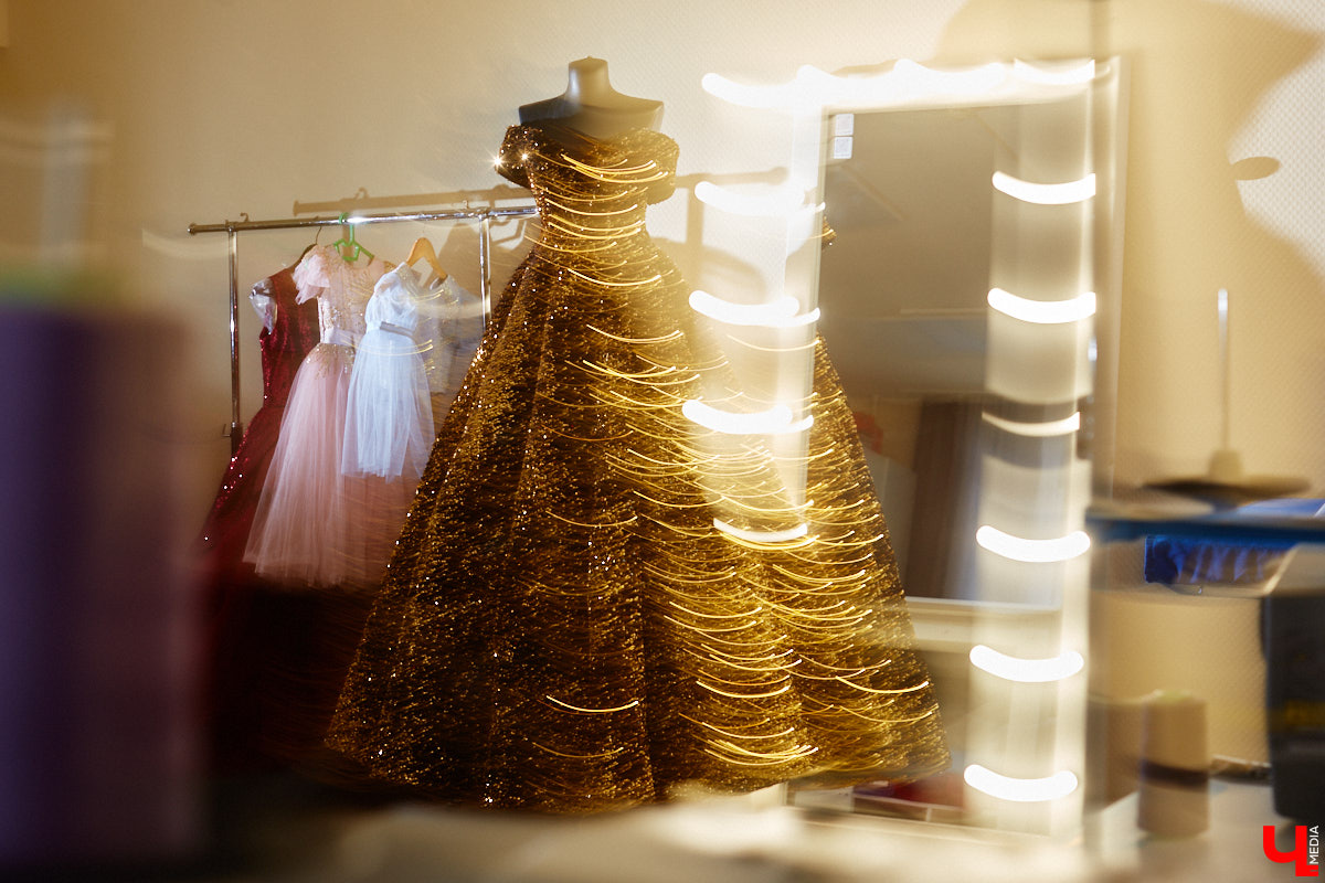 Наталья Аникина не просто модельер, она победительница нескольких конкурсов красоты с глубоким пониманием женской эстетики. Каждый элемент ее творчества пронизан знанием о том, как именно подчеркнуть фигуру, сделав акцент на достоинствах, и создать гармоничный образ.