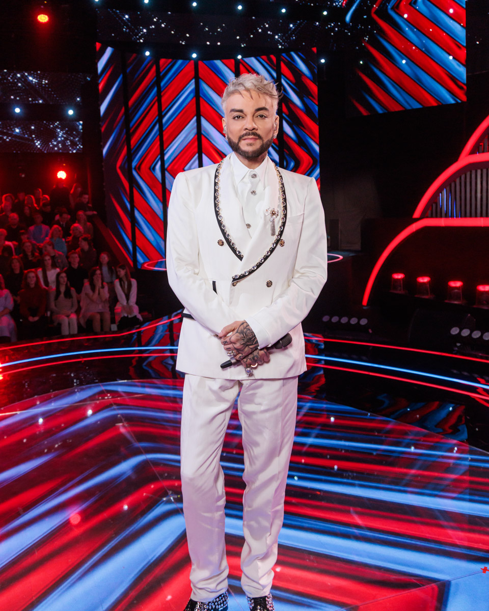 За народный коллектив из Владимира на шоу «Ну-ка, все вместе! Хором!» болел весь 33-й регион. И сладкоголосые вокалисты не подвели: растроганные до слез звездные эксперты единогласно пропустили участников в финал. Как это было, «Ключ-Медиа» рассказала художественный руководитель Ольга Козырева.