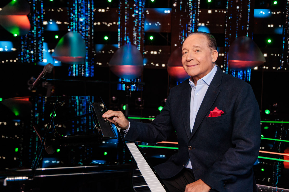 За народный коллектив из Владимира на шоу «Ну-ка, все вместе! Хором!» болел весь 33-й регион. И сладкоголосые вокалисты не подвели: растроганные до слез звездные эксперты единогласно пропустили участников в финал. Как это было, «Ключ-Медиа» рассказала художественный руководитель Ольга Козырева.