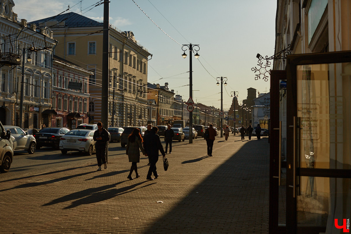 От квантовых скачков из сезона в сезон голова кругом. Весна вместо зимы, февраль посреди апреля. Сейчас новая история: синоптики опять вещают про аномальные показатели и советуют готовиться к кардинальной смене гардероба.