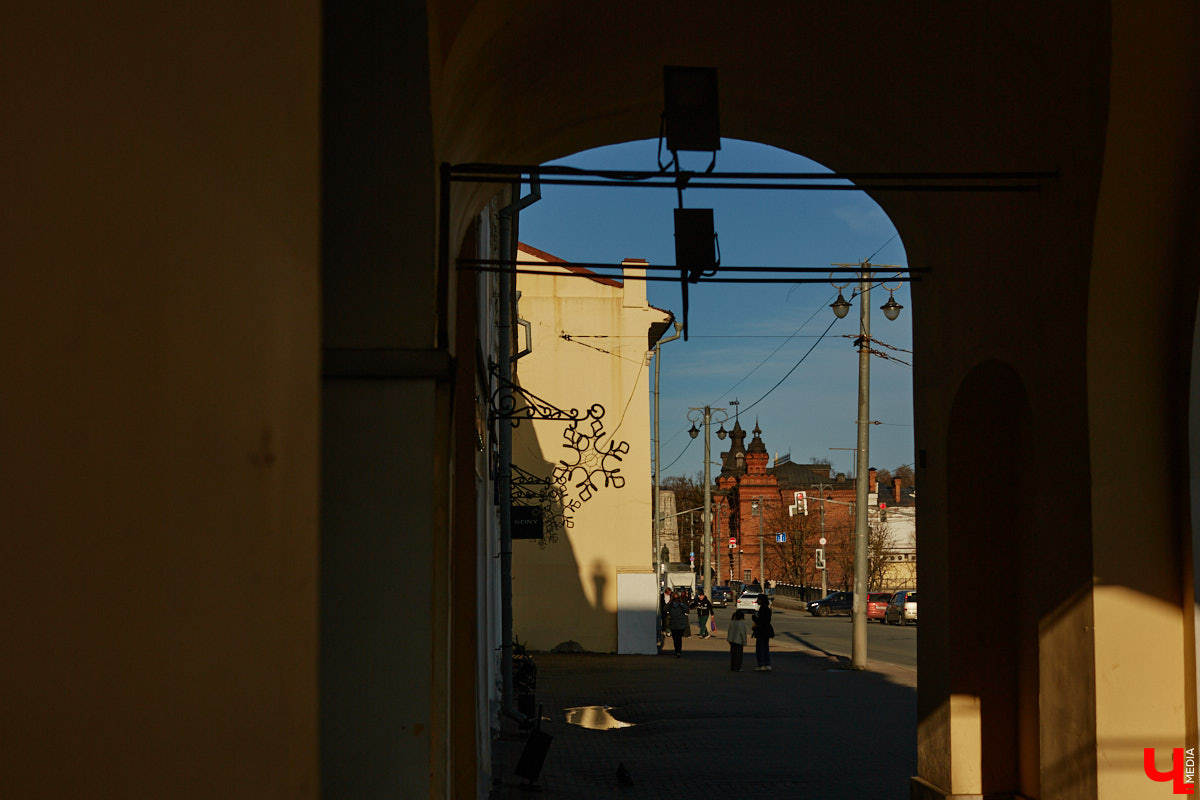 От квантовых скачков из сезона в сезон голова кругом. Весна вместо зимы, февраль посреди апреля. Сейчас новая история: синоптики опять вещают про аномальные показатели и советуют готовиться к кардинальной смене гардероба.