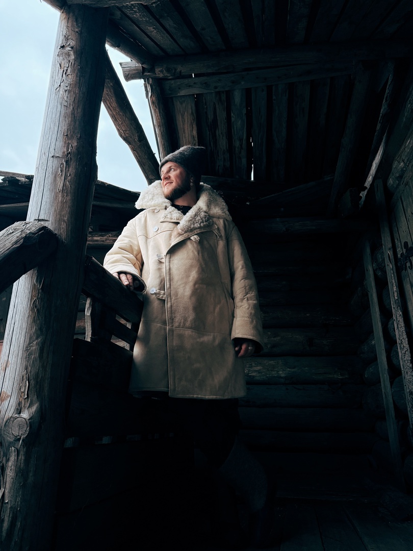 Владимирскую область то и дело посещают селебрити. Одни выбирают ее, чтобы отдохнуть от московского ритма, другие — для рабочих поездок. Какие звезды навестили наш регион в 2025 году и чем они здесь занимались — в материале «Ключ-Медиа».