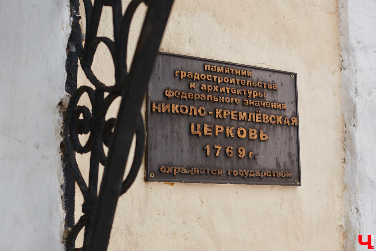 Владимирский планетарий готовится к переезду. Ремонт в новом здании уже стартовал, на его проведение выделено 50 миллионов рублей. Как только работы завершатся, космическая экспозиция покинет стены Николо-Кремлевской церкви, в которых располагалась с 1962 года. По новому адресу посетителей будут ждать огромный купол над головой и проекция звездного неба под ногами. Что еще? Рассказываем в деталях!