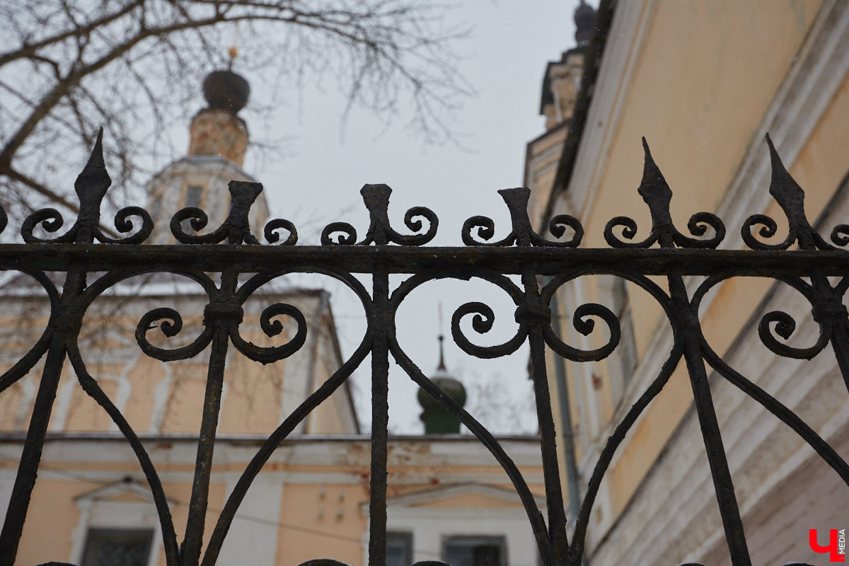 Владимирский планетарий готовится к переезду. Ремонт в новом здании уже стартовал, на его проведение выделено 50 миллионов рублей. Как только работы завершатся, космическая экспозиция покинет стены Николо-Кремлевской церкви, в которых располагалась с 1962 года. По новому адресу посетителей будут ждать огромный купол над головой и проекция звездного неба под ногами. Что еще? Рассказываем в деталях!