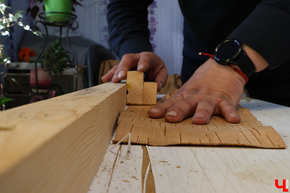 В Юрьев-Польском районе живет удивительный мастер, разработавший уникальную технологию создания пластичных скульптур из бересты. Все статуэтки словно живые. Подобной динамики мужчина добивается благодаря изгибам фигуры, складкам на одежде и другим деталям. Не верите, что это возможно? Смотрите наш фоторепортаж!