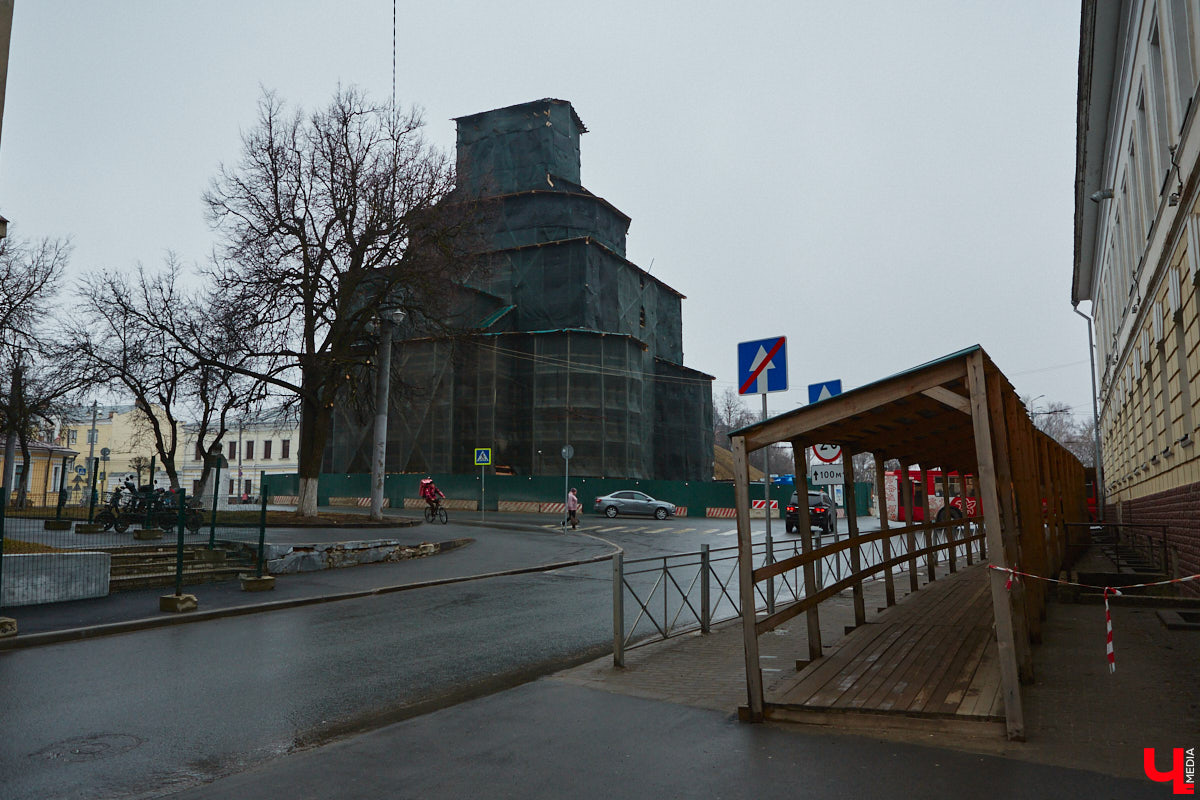 А вы уже решили, какой уголок Владимира преобразится в 2026 году? Онлайн-голосование по благоустройству городской среды стартовало — жители выбирают, где расцветут новые оазисы для отдыха. Выбор большой — от исторических улочек до современных молодежных площадок. Давайте заглянем в будущее!