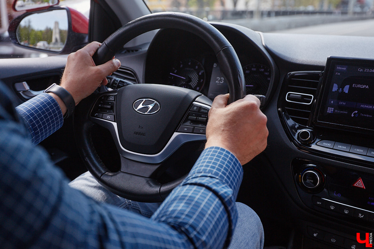 Платные парковки Владимира продолжат работать в тестовом режиме до июля. В компании опытного водителя «Ключ-Медиа» лично проверил, где сейчас в историческом ядре города можно оставить автомобиль, в какую сумму обойдется услуга и, главное, реально ли это вообще сделать?