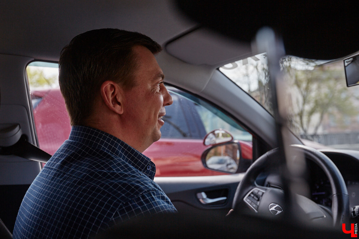 Платные парковки Владимира продолжат работать в тестовом режиме до июля. В компании опытного водителя «Ключ-Медиа» лично проверил, где сейчас в историческом ядре города можно оставить автомобиль, в какую сумму обойдется услуга и, главное, реально ли это вообще сделать?