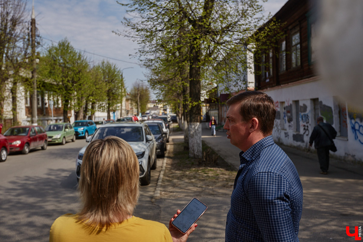 Платные парковки Владимира продолжат работать в тестовом режиме до июля. В компании опытного водителя «Ключ-Медиа» лично проверил, где сейчас в историческом ядре города можно оставить автомобиль, в какую сумму обойдется услуга и, главное, реально ли это вообще сделать?