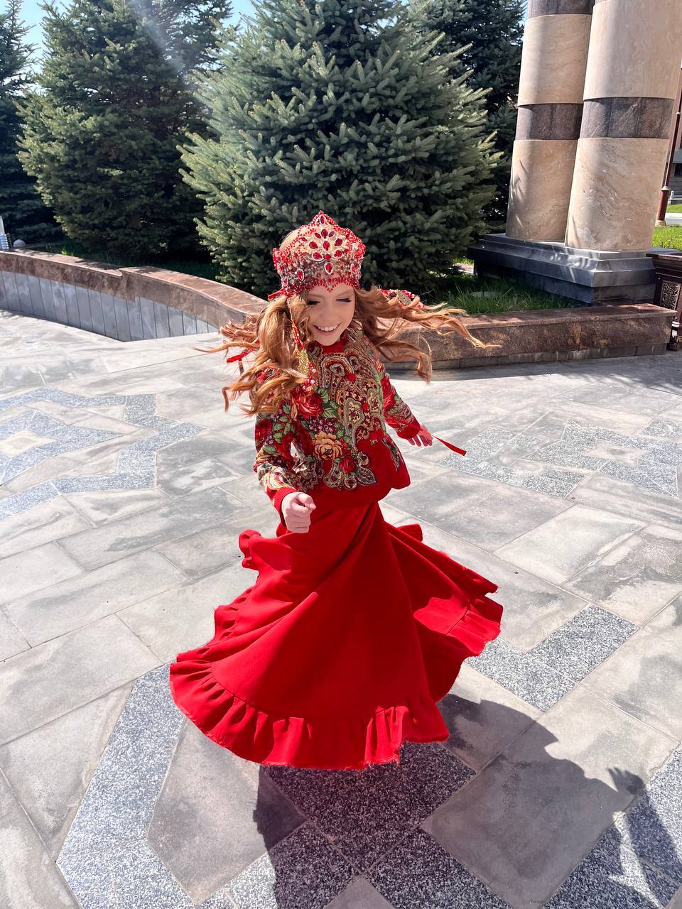 Сиять способны даже самые маленькие звездочки. Это доказала юная модель Ксения Васильева из Судогды: она представляла нашу страну и регион на международном конкурсе Grand face Universe в возрастной категории 10 — 13 лет. Малышке удалось выложиться на все сто и взять главный титул!