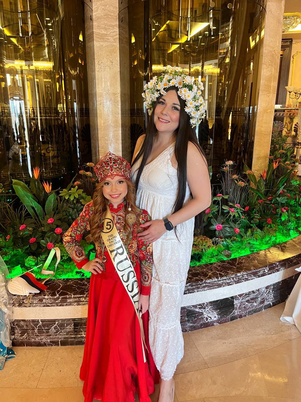 Сиять способны даже самые маленькие звездочки. Это доказала юная модель Ксения Васильева из Судогды: она представляла нашу страну и регион на международном конкурсе Grand face Universe в возрастной категории 10 — 13 лет. Малышке удалось выложиться на все сто и взять главный титул!
