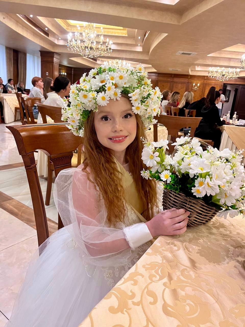 Сиять способны даже самые маленькие звездочки. Это доказала юная модель Ксения Васильева из Судогды: она представляла нашу страну и регион на международном конкурсе Grand face Universe в возрастной категории 10 — 13 лет. Малышке удалось выложиться на все сто и взять главный титул!