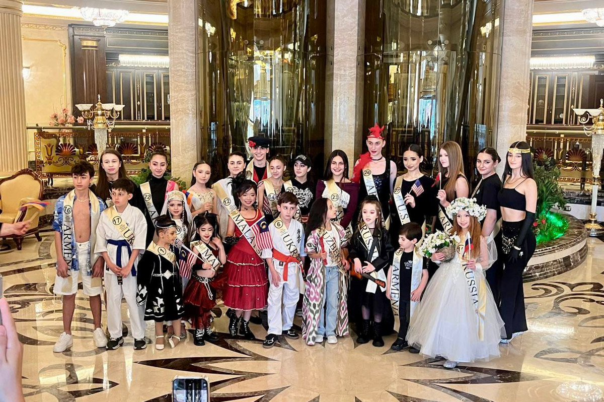 Сиять способны даже самые маленькие звездочки. Это доказала юная модель Ксения Васильева из Судогды: она представляла нашу страну и регион на международном конкурсе Grand face Universe в возрастной категории 10 — 13 лет. Малышке удалось выложиться на все сто и взять главный титул!