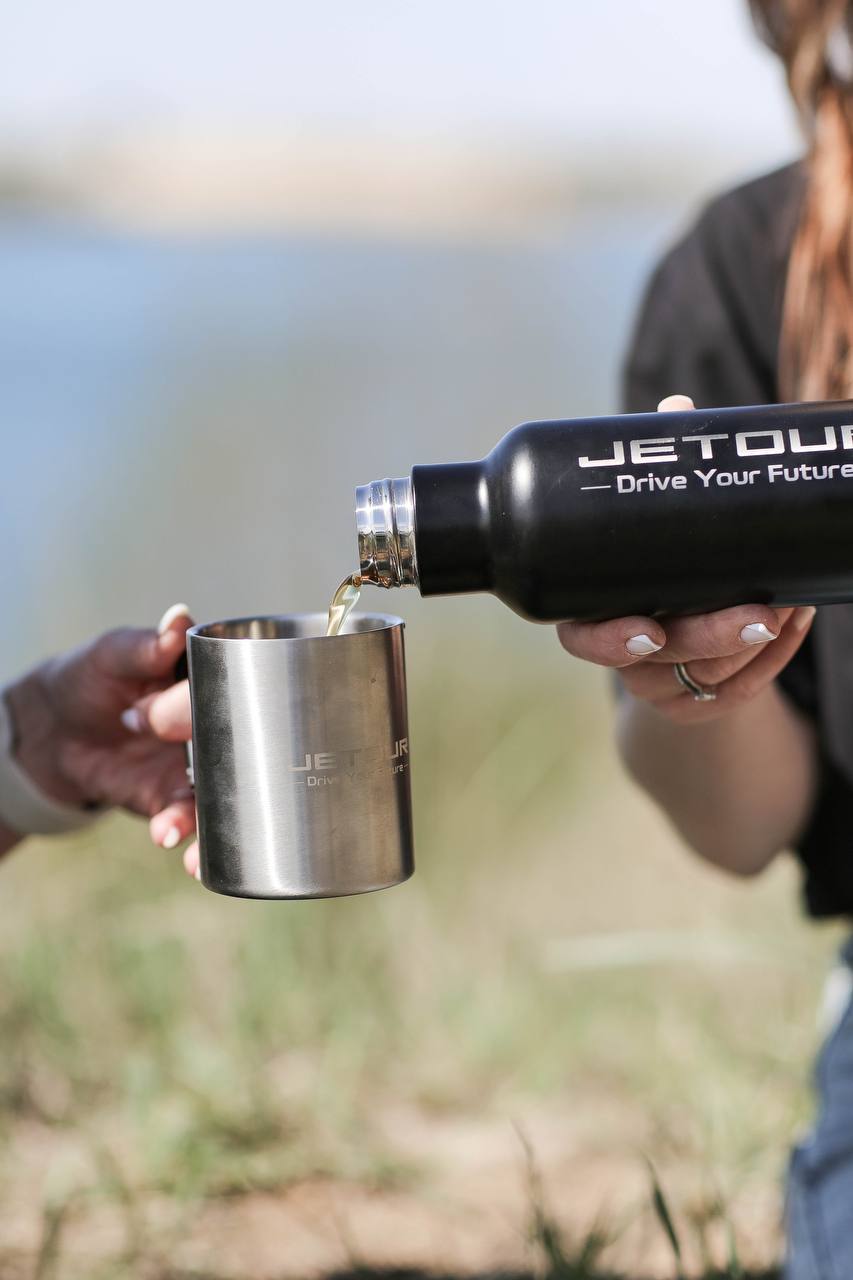 Когда объединяются сильные идеи, рождаются по-настоящему живые проекты. Так, официальный дилер Jetour во Владимире — ГК «Техцентр Гранд» — вместе с клубом путешествий «Параллель 56» отправился в автоприключение по малознакомым, но невероятно красивым местам Владимирской области.