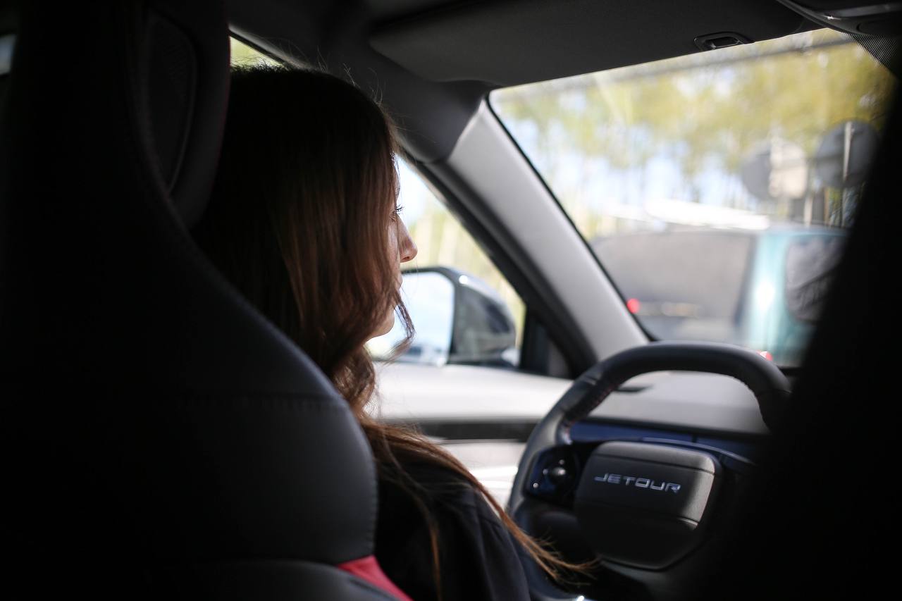 Когда объединяются сильные идеи, рождаются по-настоящему живые проекты. Так, официальный дилер Jetour во Владимире — ГК «Техцентр Гранд» — вместе с клубом путешествий «Параллель 56» отправился в автоприключение по малознакомым, но невероятно красивым местам Владимирской области.