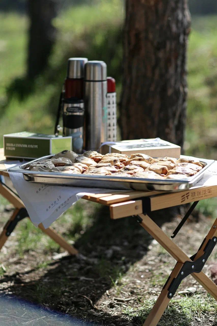 Когда объединяются сильные идеи, рождаются по-настоящему живые проекты. Так, официальный дилер Jetour во Владимире — ГК «Техцентр Гранд» — вместе с клубом путешествий «Параллель 56» отправился в автоприключение по малознакомым, но невероятно красивым местам Владимирской области.