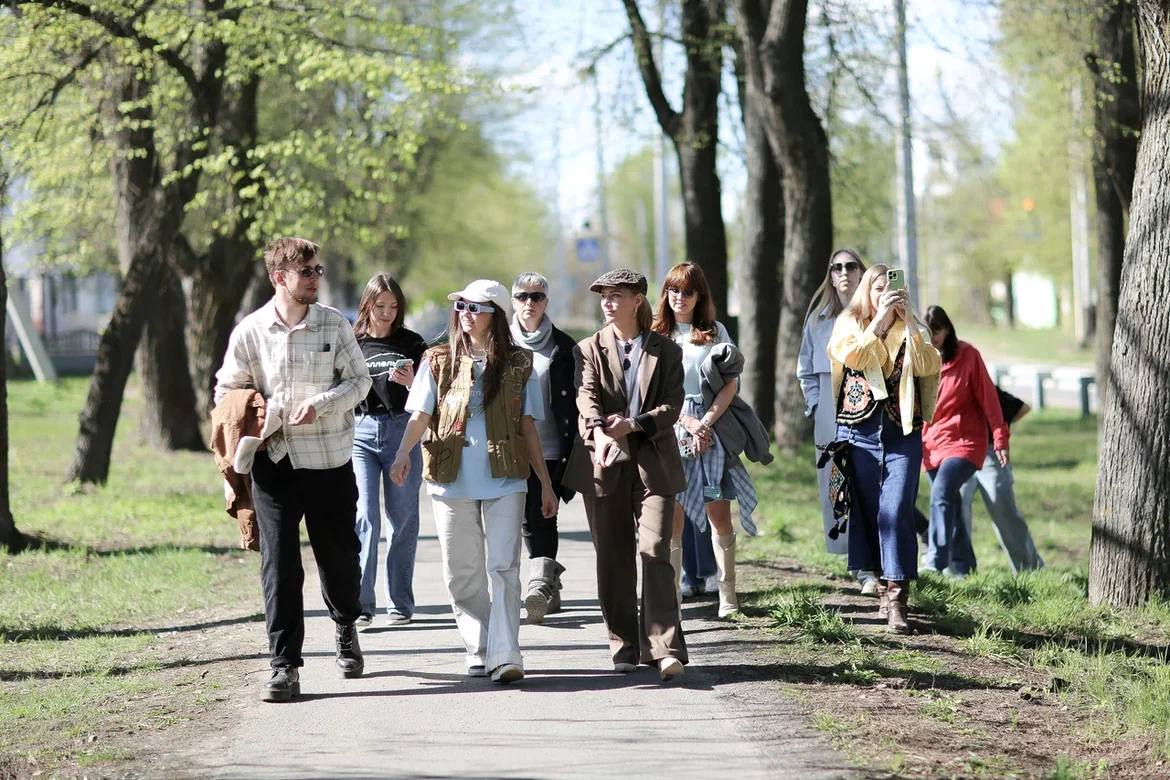 Когда объединяются сильные идеи, рождаются по-настоящему живые проекты. Так, официальный дилер Jetour во Владимире — ГК «Техцентр Гранд» — вместе с клубом путешествий «Параллель 56» отправился в автоприключение по малознакомым, но невероятно красивым местам Владимирской области.