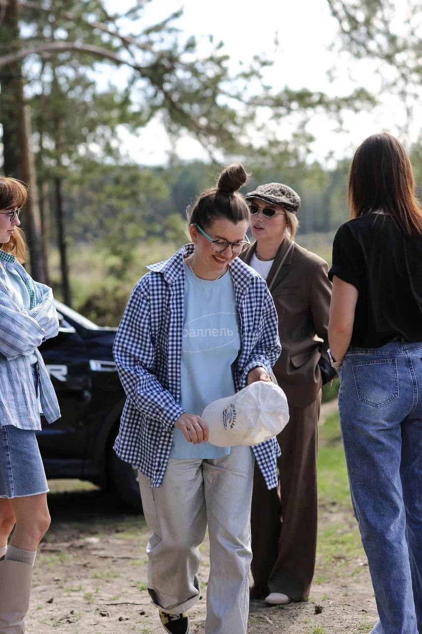 Когда объединяются сильные идеи, рождаются по-настоящему живые проекты. Так, официальный дилер Jetour во Владимире — ГК «Техцентр Гранд» — вместе с клубом путешествий «Параллель 56» отправился в автоприключение по малознакомым, но невероятно красивым местам Владимирской области.