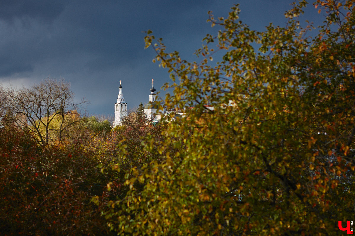 Не таким представлялось нам преддверие мая 2025-го! Из лета в середине апреля мы вновь перескочили в начало весны. Но, может быть, есть еще надежда провести длинные выходные не в пуховике, а под горячими лучами солнца и щебет птиц? На этот вопрос постарались ответить «часовые погоды».