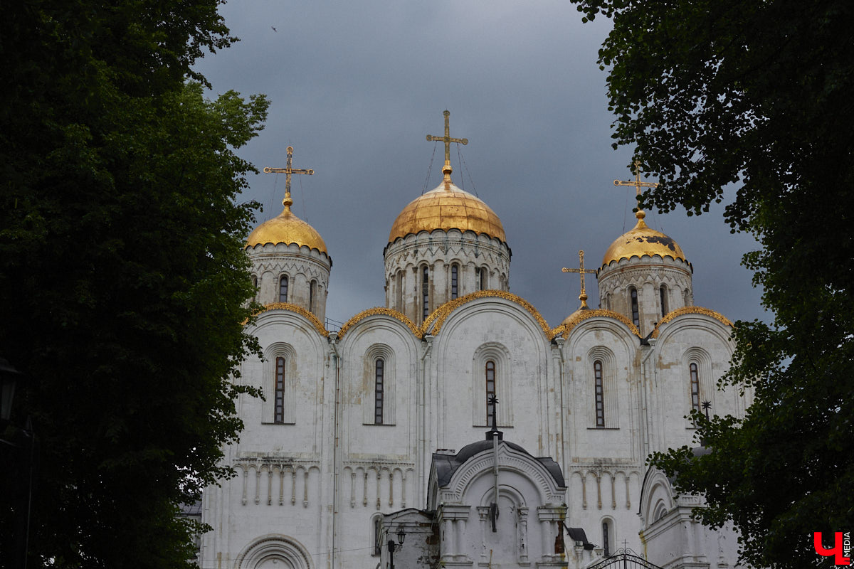 Не таким представлялось нам преддверие мая 2025-го! Из лета в середине апреля мы вновь перескочили в начало весны. Но, может быть, есть еще надежда провести длинные выходные не в пуховике, а под горячими лучами солнца и щебет птиц? На этот вопрос постарались ответить «часовые погоды».