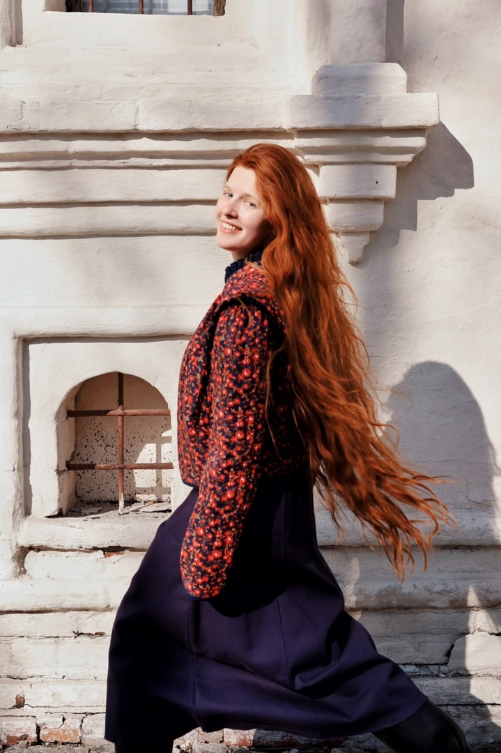 Внушительный бэкграунд нашей культуры — кладезь творческих идей. Этим и пользуются дизайнеры. Узнаваемые символы, орнаменты, сюжеты, в том числе связанные с 33-м регионом, то и дело появляются на современных вещах, начиная с ремесленных украшений и заканчивая текстильной промышленностью. Самые интересные примеры собрал «Ключ-Медиа».