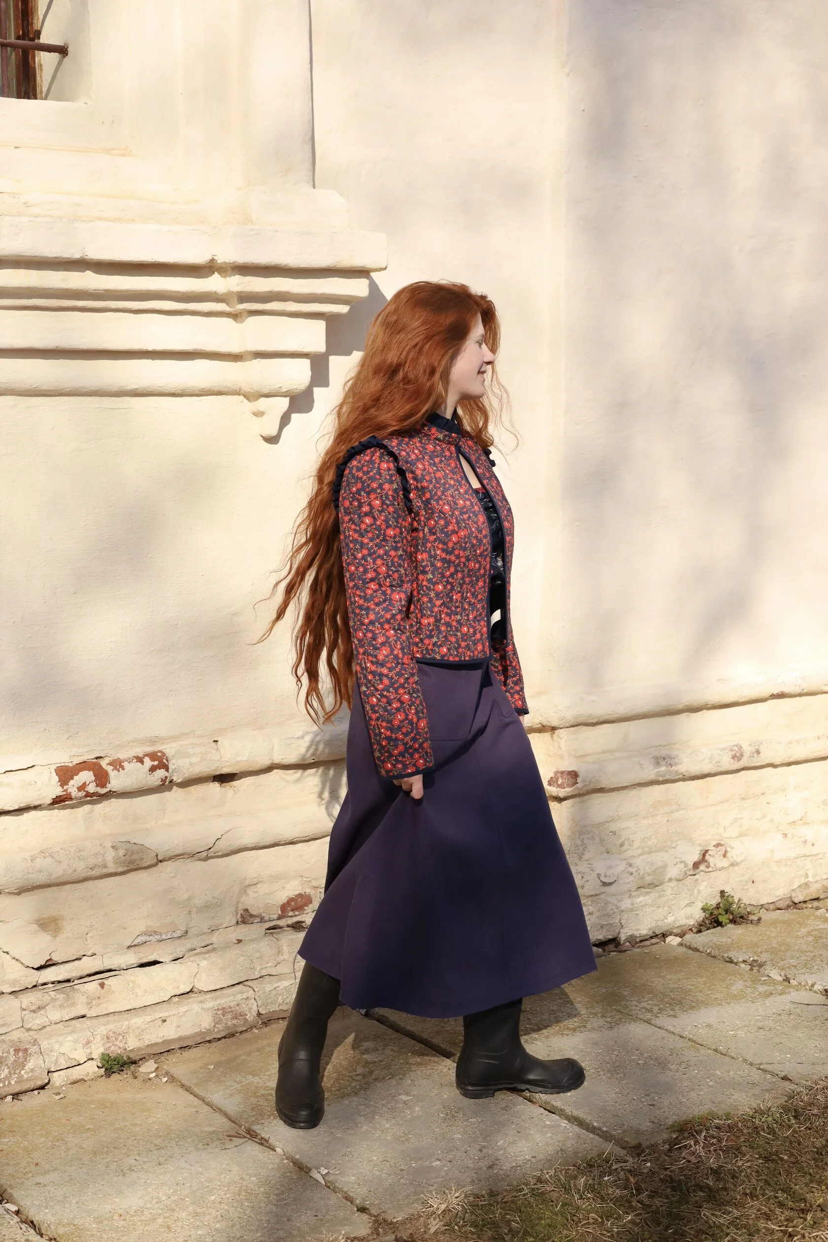 Внушительный бэкграунд нашей культуры — кладезь творческих идей. Этим и пользуются дизайнеры. Узнаваемые символы, орнаменты, сюжеты, в том числе связанные с 33-м регионом, то и дело появляются на современных вещах, начиная с ремесленных украшений и заканчивая текстильной промышленностью. Самые интересные примеры собрал «Ключ-Медиа».