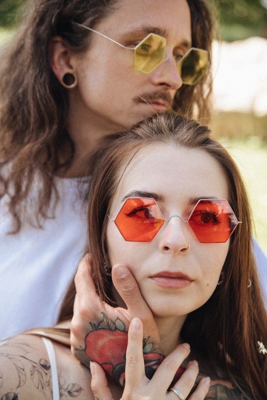 Внушительный бэкграунд нашей культуры — кладезь творческих идей. Этим и пользуются дизайнеры. Узнаваемые символы, орнаменты, сюжеты, в том числе связанные с 33-м регионом, то и дело появляются на современных вещах, начиная с ремесленных украшений и заканчивая текстильной промышленностью. Самые интересные примеры собрал «Ключ-Медиа».