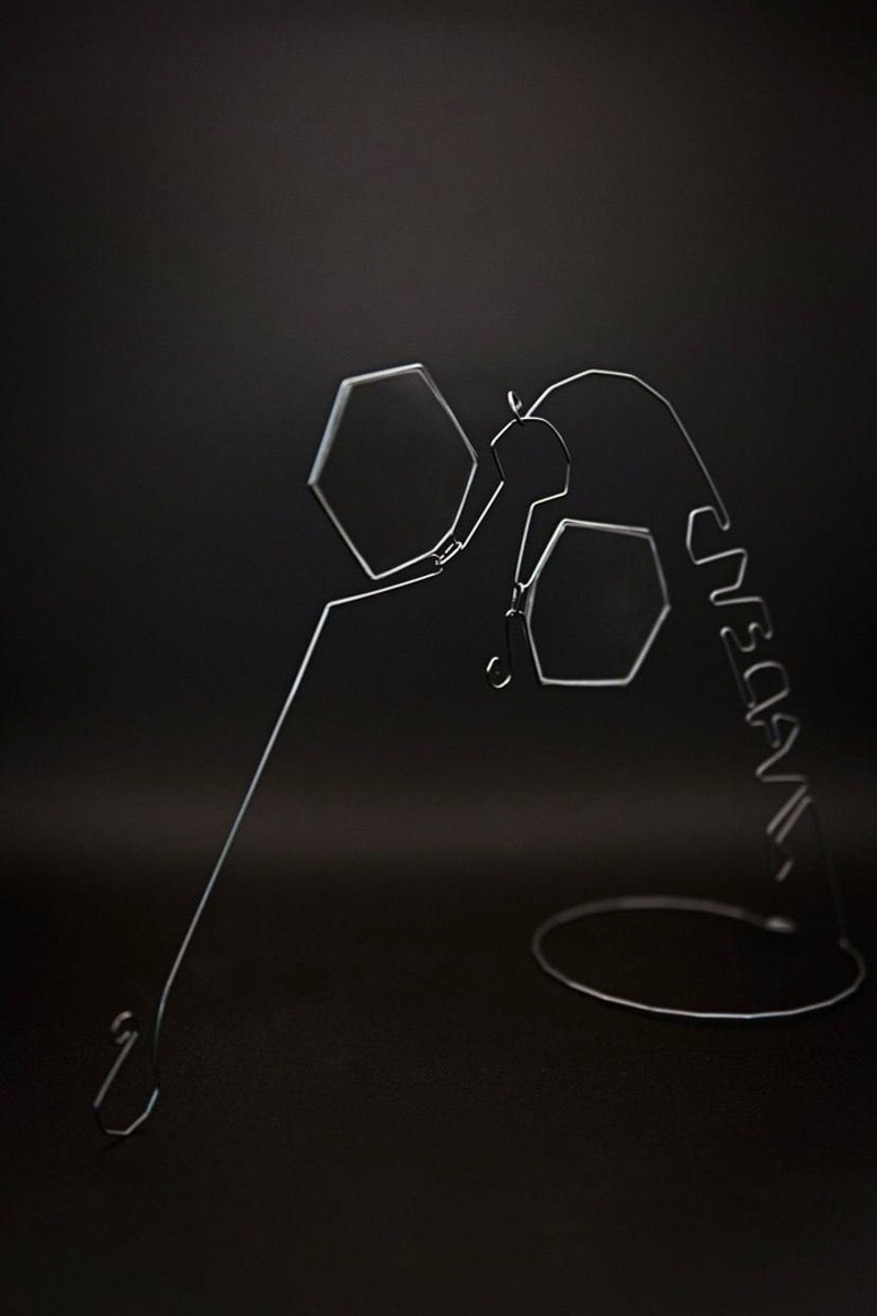 Внушительный бэкграунд нашей культуры — кладезь творческих идей. Этим и пользуются дизайнеры. Узнаваемые символы, орнаменты, сюжеты, в том числе связанные с 33-м регионом, то и дело появляются на современных вещах, начиная с ремесленных украшений и заканчивая текстильной промышленностью. Самые интересные примеры собрал «Ключ-Медиа».