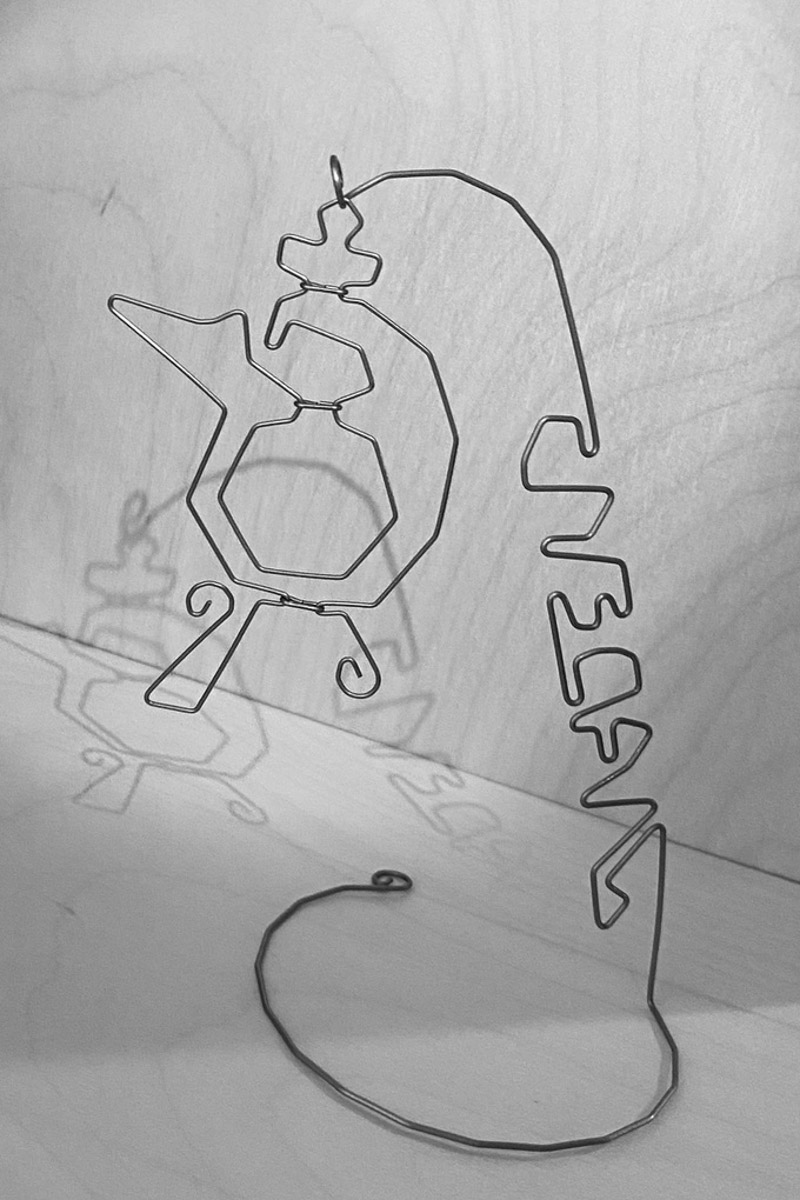 Внушительный бэкграунд нашей культуры — кладезь творческих идей. Этим и пользуются дизайнеры. Узнаваемые символы, орнаменты, сюжеты, в том числе связанные с 33-м регионом, то и дело появляются на современных вещах, начиная с ремесленных украшений и заканчивая текстильной промышленностью. Самые интересные примеры собрал «Ключ-Медиа».