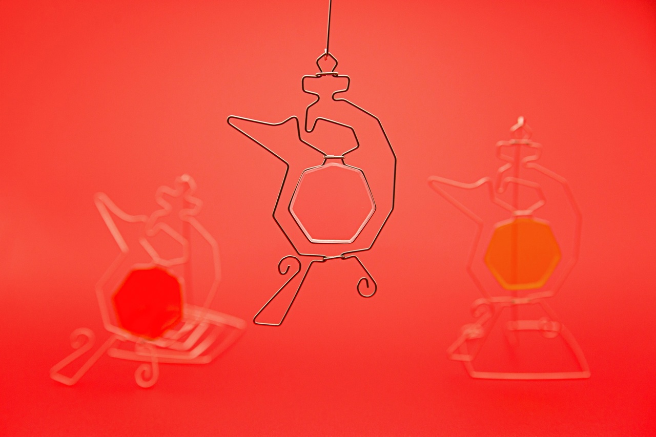 Внушительный бэкграунд нашей культуры — кладезь творческих идей. Этим и пользуются дизайнеры. Узнаваемые символы, орнаменты, сюжеты, в том числе связанные с 33-м регионом, то и дело появляются на современных вещах, начиная с ремесленных украшений и заканчивая текстильной промышленностью. Самые интересные примеры собрал «Ключ-Медиа».