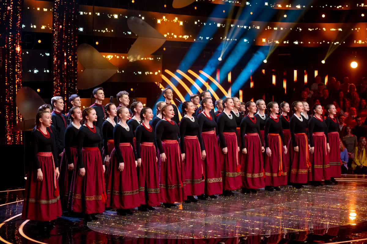 30 апреля состоялся долгожданный финал вокального шоу «Ну-ка, все вместе! Хором!». Зрители из 33-го региона следили за судьбой владимирского коллектива, заставившего плакать Сергея Лазарева. На этот раз ребята произвели на звездную сотню экспертов не меньшее впечатление и заслуженно заняли первое место!