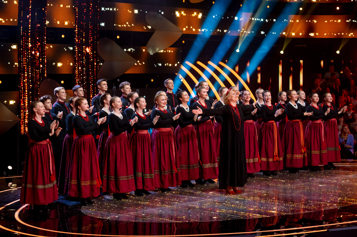 30 апреля состоялся долгожданный финал вокального шоу «Ну-ка, все вместе! Хором!». Зрители из 33-го региона следили за судьбой владимирского коллектива, заставившего плакать Сергея Лазарева. На этот раз ребята произвели на звездную сотню экспертов не меньшее впечатление и заслуженно заняли первое место!