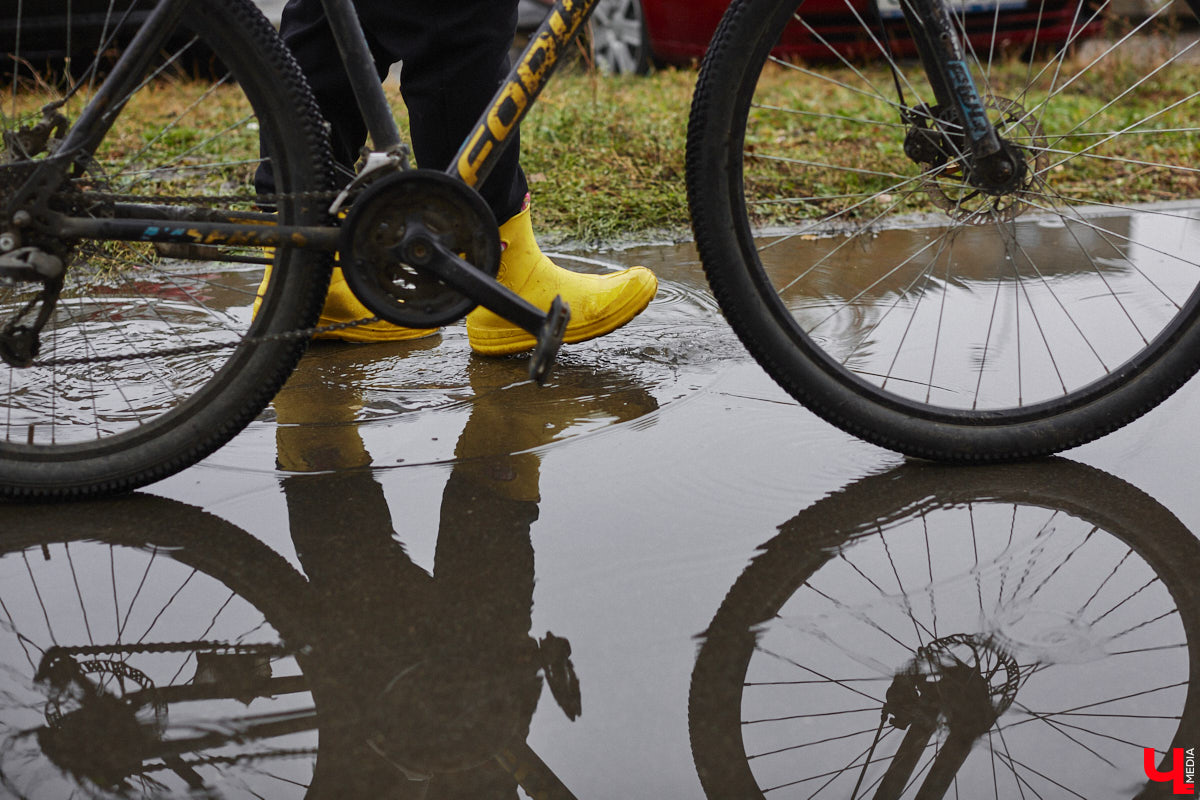 Помните, как в середине апреля под абсолютно летним обжигающим солнцем мы мечтали о майских выходных? Не о таких, конечно же. Первые пролетели под звуки дождя и завывание ветра. Погода на предстоящих, по мнению синоптиков, тоже не сулит ничего хорошего.