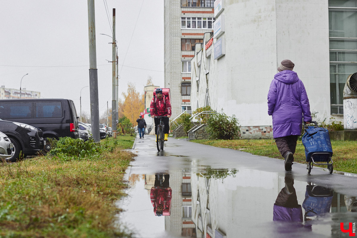 Помните, как в середине апреля под абсолютно летним обжигающим солнцем мы мечтали о майских выходных? Не о таких, конечно же. Первые пролетели под звуки дождя и завывание ветра. Погода на предстоящих, по мнению синоптиков, тоже не сулит ничего хорошего.