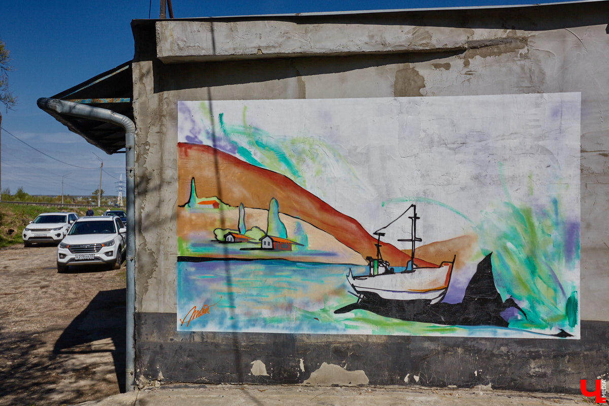Уличные художники продолжают украшать наш город. На непримечательных стенах оживают фантазийные персонажи и разные существа, горят пламенем яркие шрифты, уносят в мир грез пейзажи. Правда, арты вдали от центра мало кто заметит, поэтому «Ключ-Медиа» решил исправить это упущение.